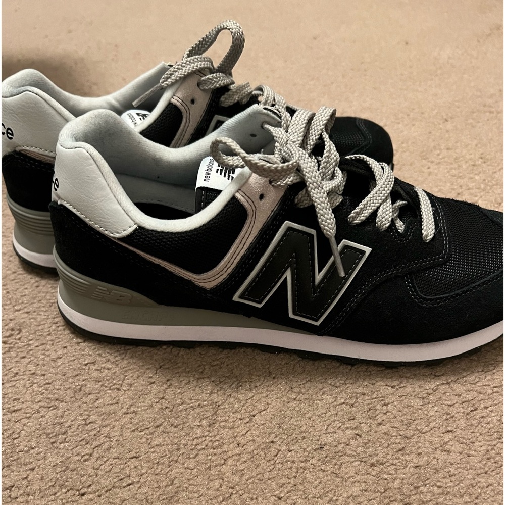 #NewBalance fans! I have some 574’s up for grabs, NO BOX though FYI!